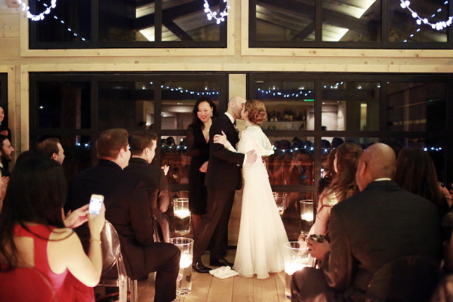 Поцелуй жениха и невесты