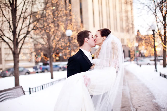 реальная зимняя классическая свадьба
