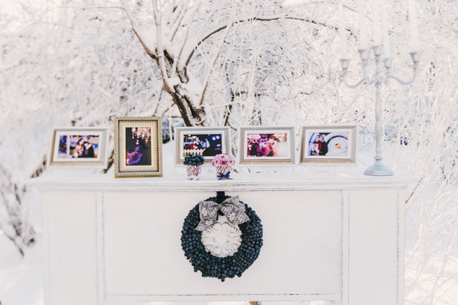 зимняя черничная свадьба, декор фотосессии, фото в рамках