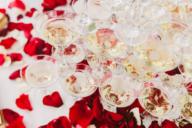 зимняя черничная свадьба, пирамида из шампанского