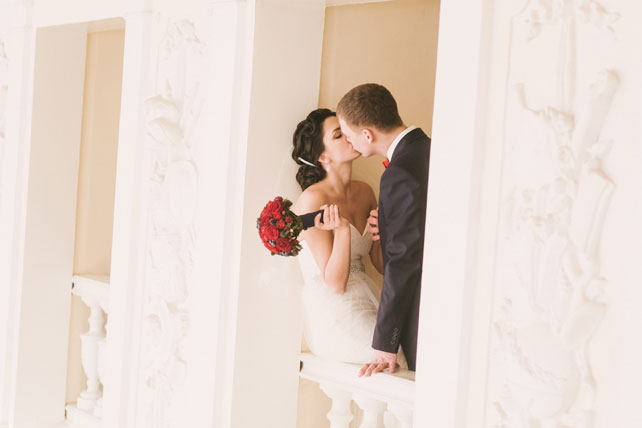 зимняя черничная свадьба, жених и невеста