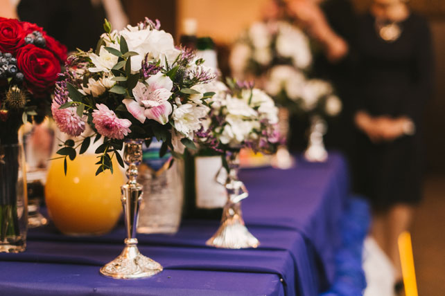 зимняя черничная свадьба, декор столов