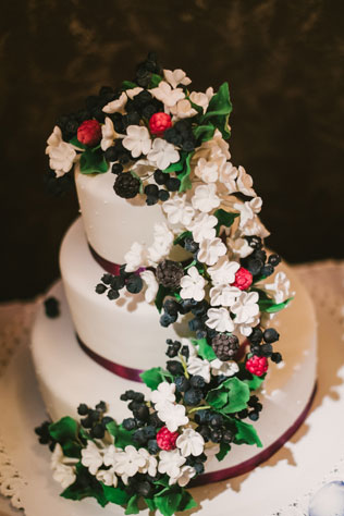 зимняя черничная свадьба, свадебный торт с черникой