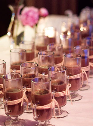 гламурная зимняя свадьба, сладкий стол