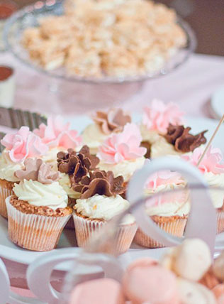 гламурная зимняя свадьба, сладкий стол