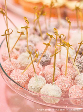 гламурная зимняя свадьба, сладкий стол
