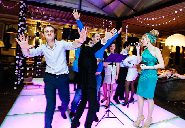 гламурная зимняя свадьба, выступление джазовой певицы