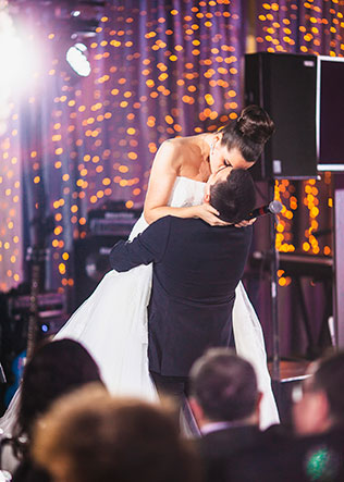 зимняя свадьба в стиле рок-н-ролл, совместный творческий номер молодоженов