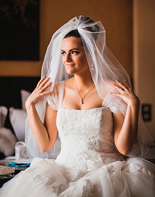 зимняя свадьба в стиле рок-н-ролл, невеста