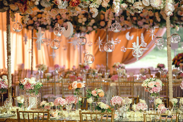 звёздная свадьба, декор зала в золотой гамме