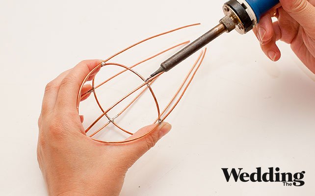 Как своими руками сделать винтажную клетку для декора свадьбы, припаять окружности к дугам