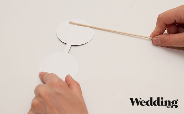 каждую деталь приклеить к палочке