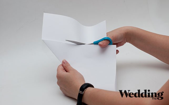 Как сделать изящных балерин для украшения зала, из листа формата А4 сделать квадратный лист