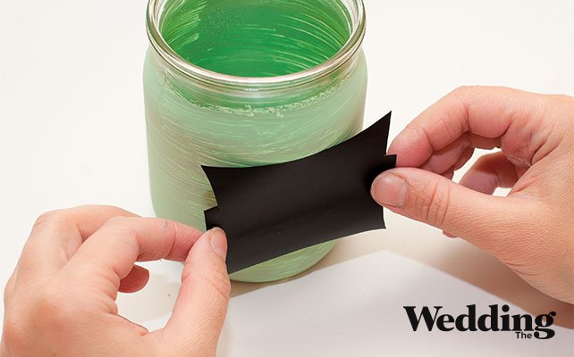 наклеить шаблон на банку