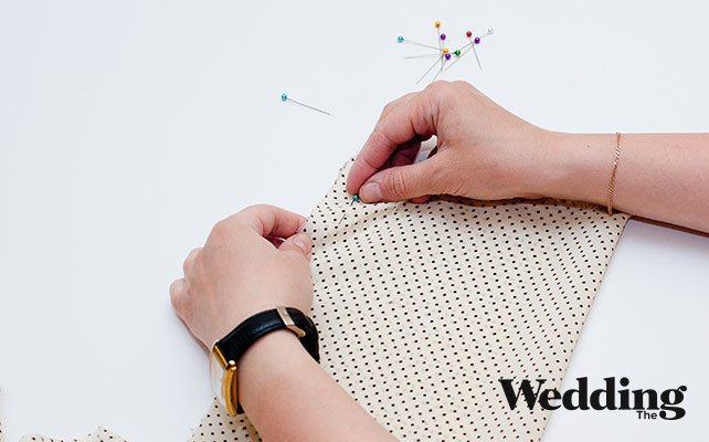 скрепить булавками края полоски