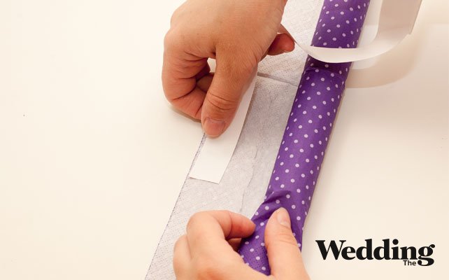 закрепить второй край салфетки на скотч