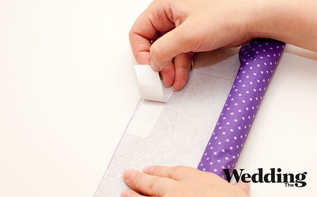 закрепить второй край салфетки на скотч