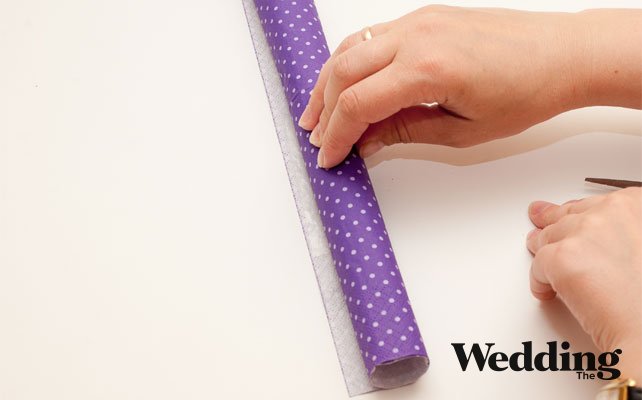 закрепить второй край салфетки на скотч