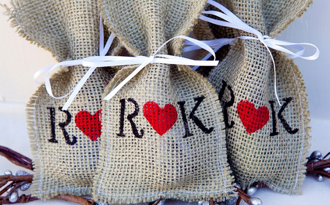 бонбоньерки из мешковины в рустикальном стиле