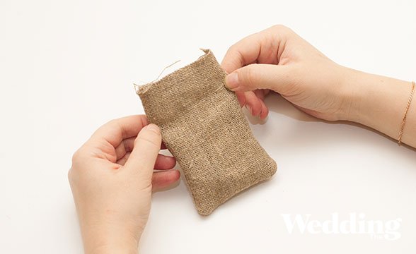 бонбоньерка из мешковины в рустикальном стиле