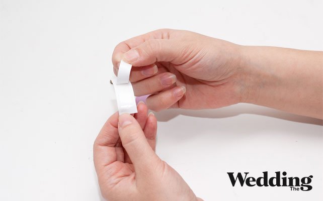 как сделать бонбоньерку-ключик, с двух сторон приклеить к ленте бирки-шаблоны