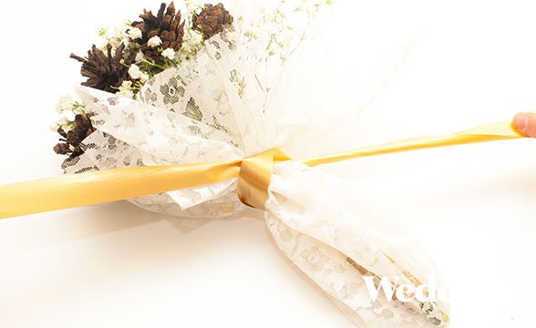 букет невесты из шишек