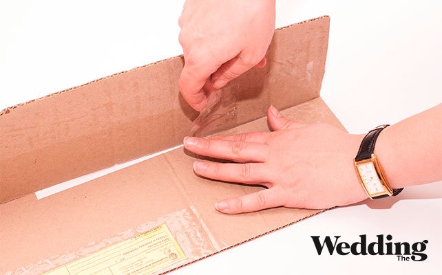 склеим букву с помощью скотча