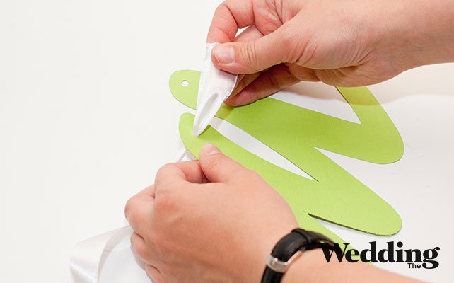 Как сделать буквы для декора автомобиля, ленту продеть в отверстия в буквах