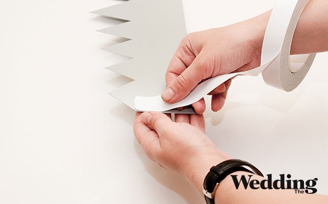 приклеить двухсторонний скотч