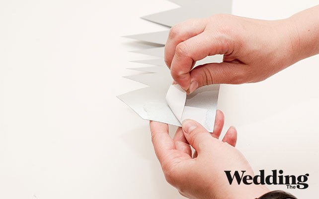 приклеить двухсторонний скотч