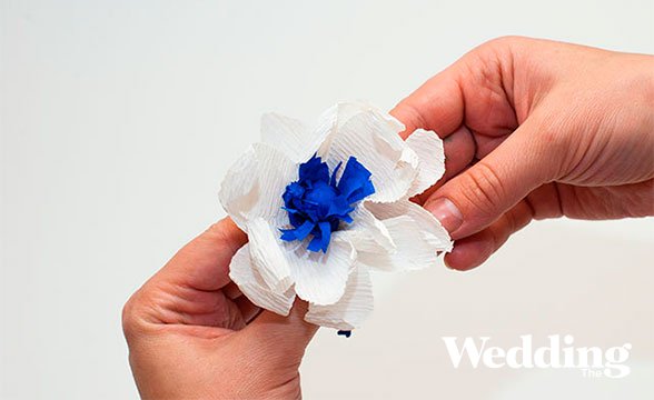 бутоньерка бумажный цветок