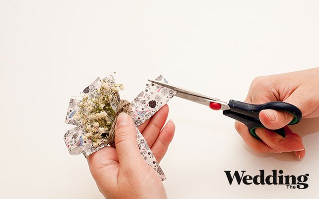 отрезать лишние хвостики ленты