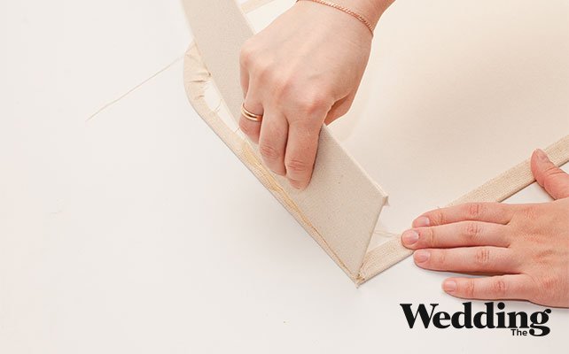 приклеить к дну толщину