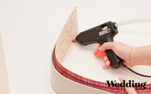 приклеить к дну толщину