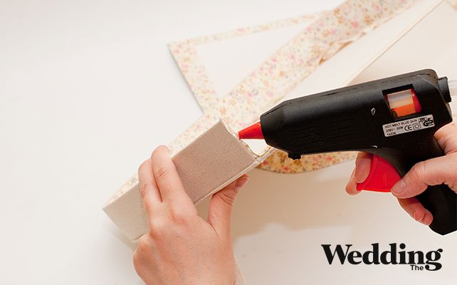 склеить крышку чемодана