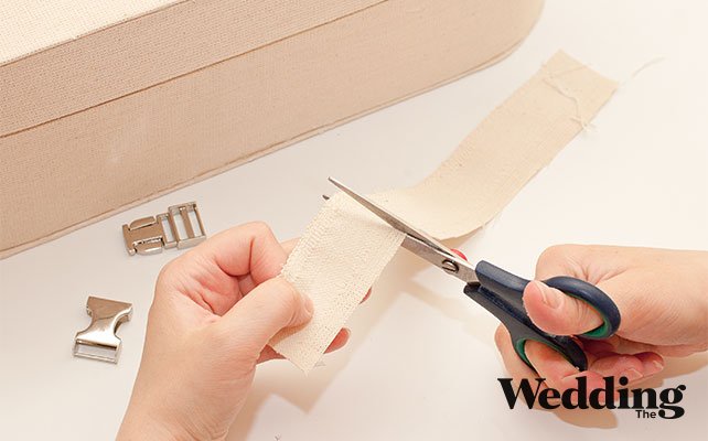 приклеить замок к чемодану