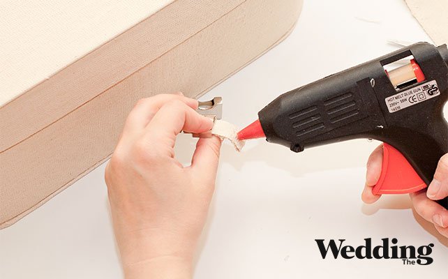 приклеить замок к чемодану