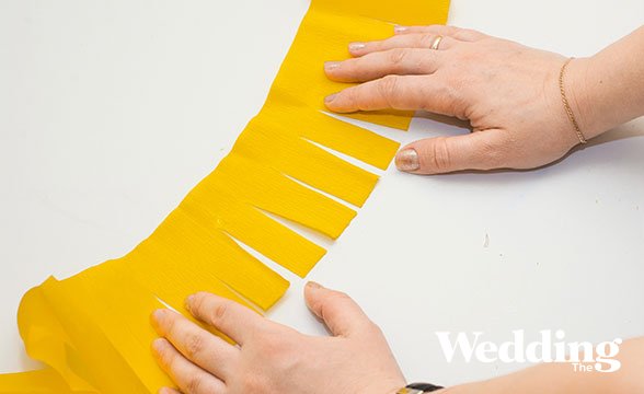 фотозона из бумаги двух цветов