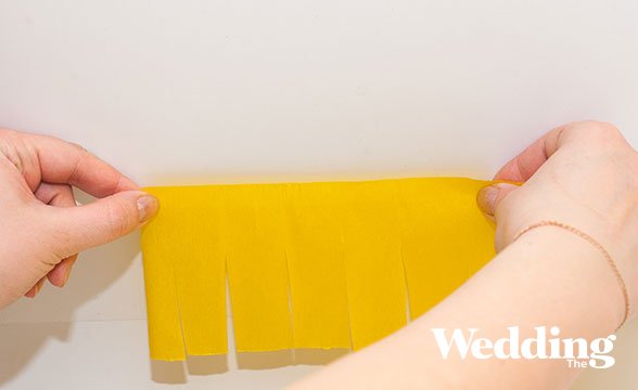 фотозона из бумаги двух цветов