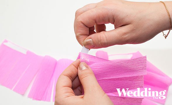 фотозона из бумаги двух цветов