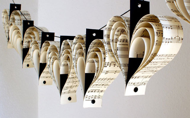 гирлянда из ажурных сердечек