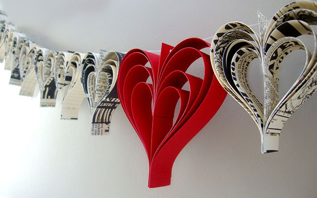 гирлянда из ажурных сердечек