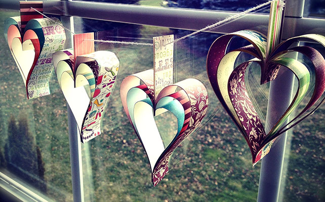 гирлянда из ажурных сердечек