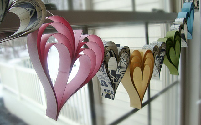 гирлянда из ажурных сердечек