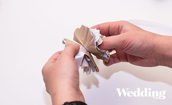 гирлянда из бумажных цветов