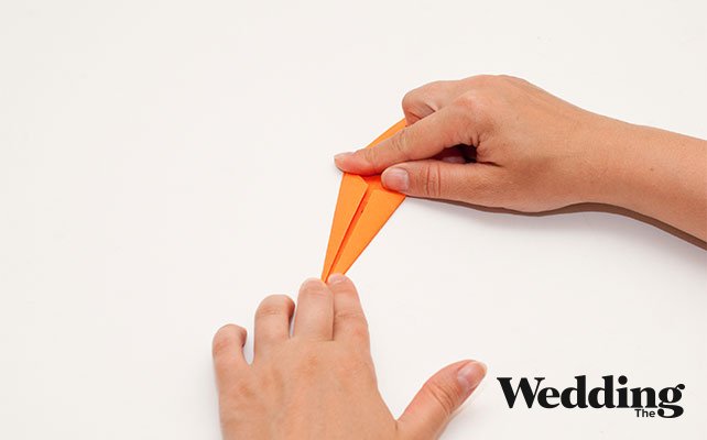 загнуть уголки заготовки к середине