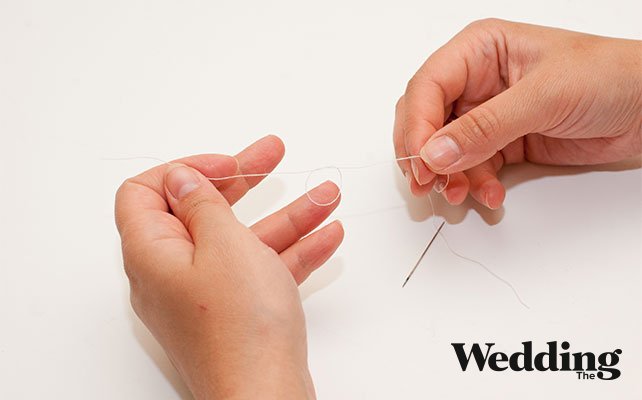 Вдеть нитку в иголку