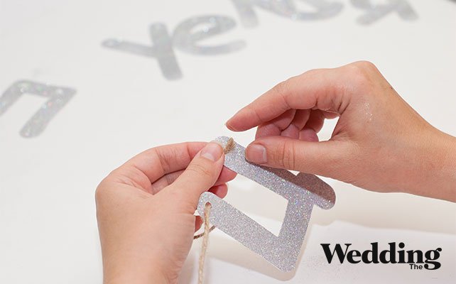 продеть бечевку