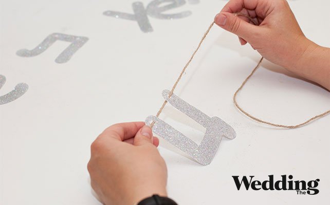 продеть бечевку