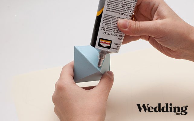 Бумажные гирлянды из ромбиков своими руками, покрыть блестками одну из граней ромба 